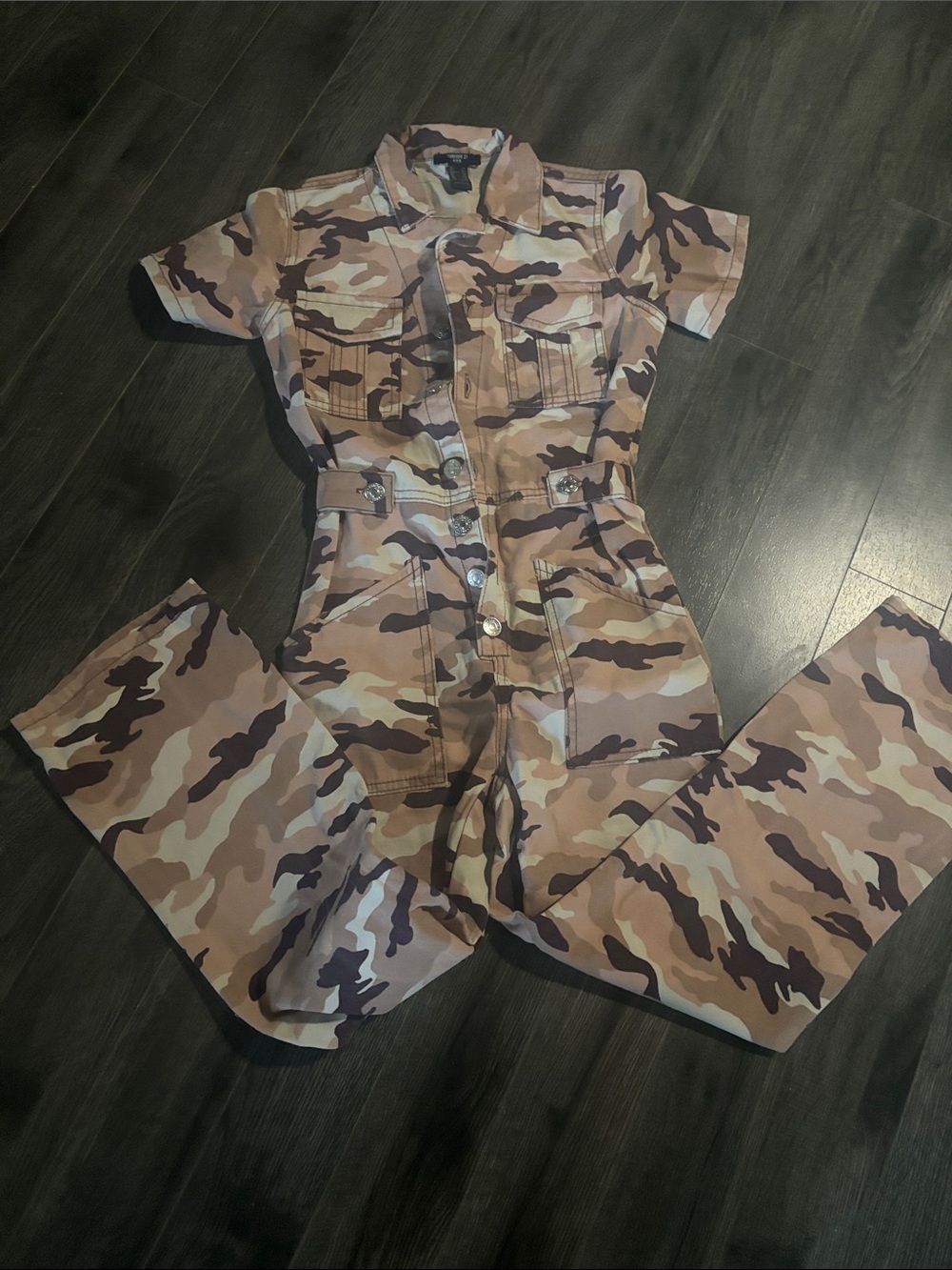 girls jumpsuit 5-6 looks larger